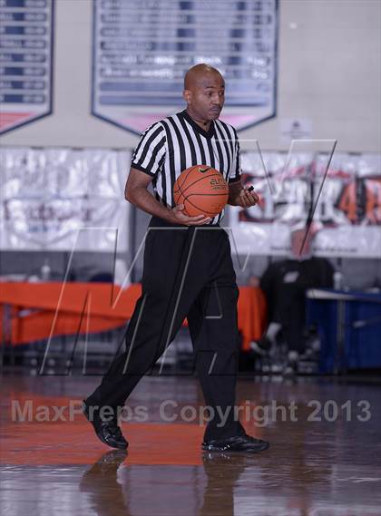 Thumbnail 1 in Bishop O'Dowd vs. Mater Dei (Tarkanian Classic) photogallery.
