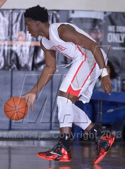 Thumbnail 3 in Bishop O'Dowd vs. Mater Dei (Tarkanian Classic) photogallery.