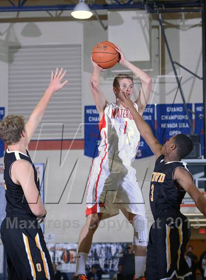 Thumbnail 1 in Bishop O'Dowd vs. Mater Dei (Tarkanian Classic) photogallery.