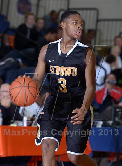 Thumbnail 2 in Bishop O'Dowd vs. Mater Dei (Tarkanian Classic) photogallery.