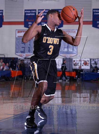 Thumbnail 1 in Bishop O'Dowd vs. Mater Dei (Tarkanian Classic) photogallery.