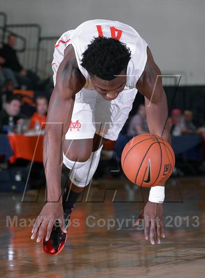 Thumbnail 1 in Bishop O'Dowd vs. Mater Dei (Tarkanian Classic) photogallery.