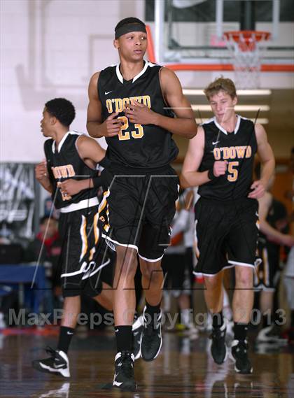 Thumbnail 3 in Bishop O'Dowd vs. Mater Dei (Tarkanian Classic) photogallery.