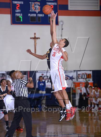 Thumbnail 2 in Bishop O'Dowd vs. Mater Dei (Tarkanian Classic) photogallery.