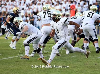 Thumbnail 2 in Plano East vs. Dallas Jesuit photogallery.
