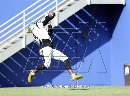 Thumbnail 1 in Plano East vs. Dallas Jesuit photogallery.