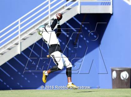 Thumbnail 3 in Plano East vs. Dallas Jesuit photogallery.