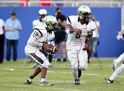 Thumbnail 3 in Plano East vs. Dallas Jesuit photogallery.