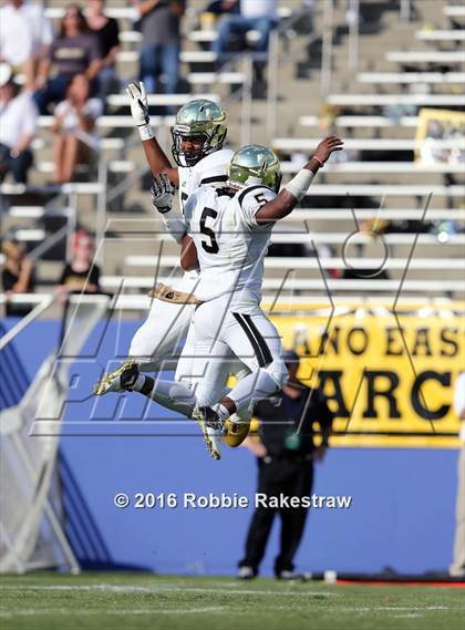 Thumbnail 2 in Plano East vs. Dallas Jesuit photogallery.