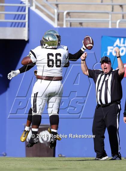 Thumbnail 2 in Plano East vs. Dallas Jesuit photogallery.