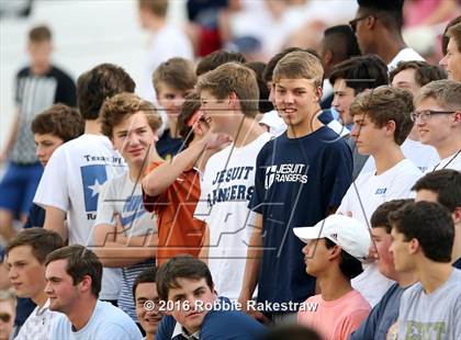 Thumbnail 3 in Plano East vs. Dallas Jesuit photogallery.