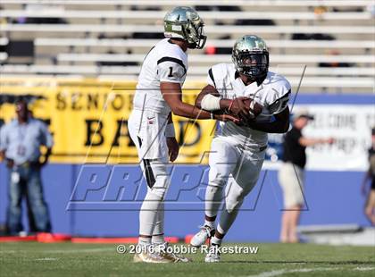 Thumbnail 2 in Plano East vs. Dallas Jesuit photogallery.