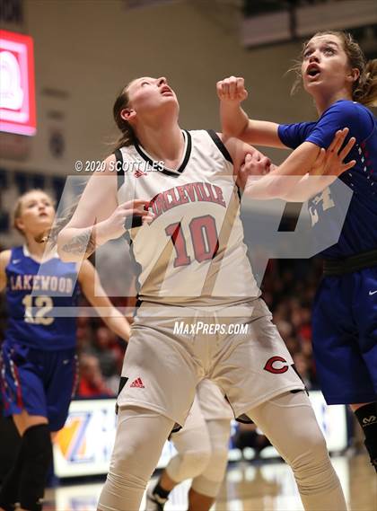 Thumbnail 2 in Lakewood vs. Circleville (OHSAA D2 Regional Semifinal) photogallery.