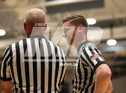 Thumbnail 2 in Lakewood vs. Circleville (OHSAA D2 Regional Semifinal) photogallery.