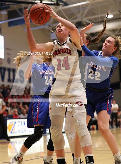 Thumbnail 2 in Lakewood vs. Circleville (OHSAA D2 Regional Semifinal) photogallery.