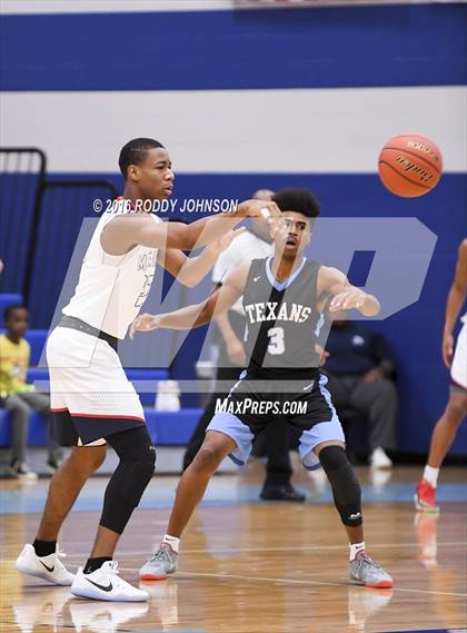 Thumbnail 2 in Sam Rayburn vs. Manvel (McDonald's Texas Invitational) photogallery.
