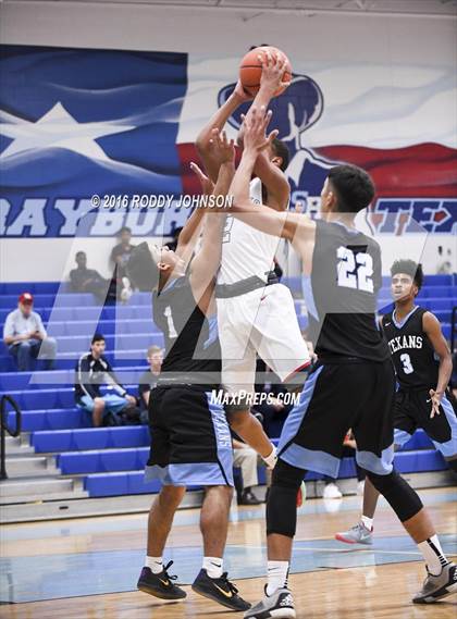 Thumbnail 3 in Sam Rayburn vs. Manvel (McDonald's Texas Invitational) photogallery.