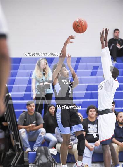 Thumbnail 3 in Sam Rayburn vs. Manvel (McDonald's Texas Invitational) photogallery.