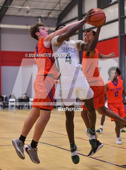 Thumbnail 1 in Oak Ridge vs. West Orange (Metro Hoop Fest) photogallery.