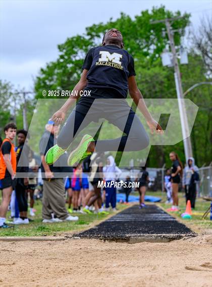 Thumbnail 2 in 5A East Conference Track Meet @ Mountain Home photogallery.