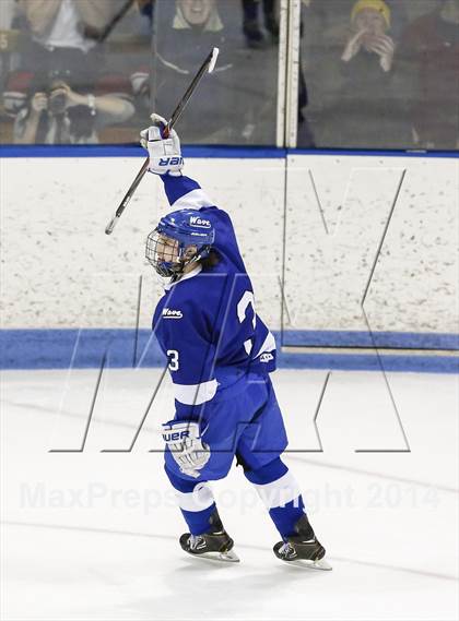 Thumbnail 2 in Notre Dame-Fairfield vs. Darien (CIAC Division I Semifinal) photogallery.