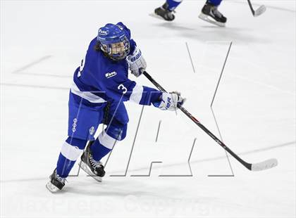 Thumbnail 2 in Notre Dame-Fairfield vs. Darien (CIAC Division I Semifinal) photogallery.