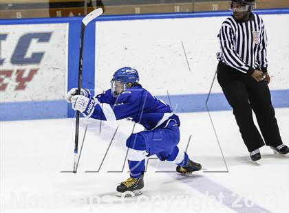 Thumbnail 1 in Notre Dame-Fairfield vs. Darien (CIAC Division I Semifinal) photogallery.