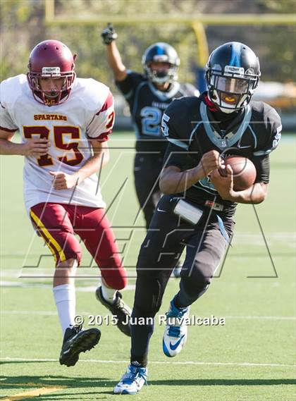Thumbnail 1 in La Canada vs. Salesian photogallery.