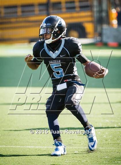 Thumbnail 1 in La Canada vs. Salesian photogallery.