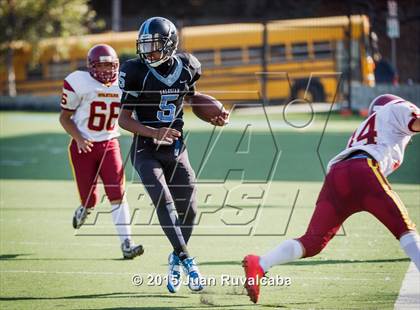 Thumbnail 3 in La Canada vs. Salesian photogallery.