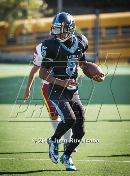 Thumbnail 2 in La Canada vs. Salesian photogallery.
