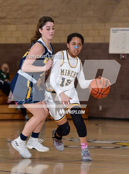 Thumbnail 3 in Gridley vs. Nevada Union (Chavez Christmas Classic) photogallery.