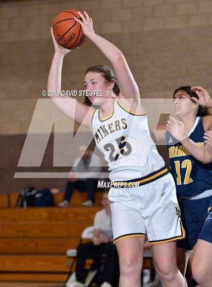 Thumbnail 3 in Gridley vs. Nevada Union (Chavez Christmas Classic) photogallery.