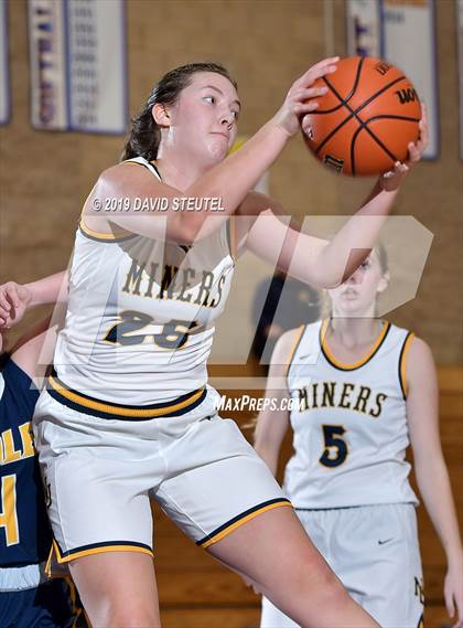 Thumbnail 2 in Gridley vs. Nevada Union (Chavez Christmas Classic) photogallery.