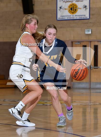 Thumbnail 3 in Gridley vs. Nevada Union (Chavez Christmas Classic) photogallery.