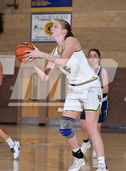 Thumbnail 2 in Gridley vs. Nevada Union (Chavez Christmas Classic) photogallery.