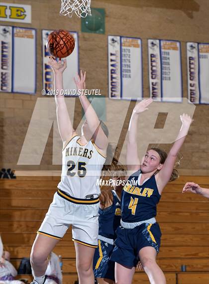 Thumbnail 2 in Gridley vs. Nevada Union (Chavez Christmas Classic) photogallery.