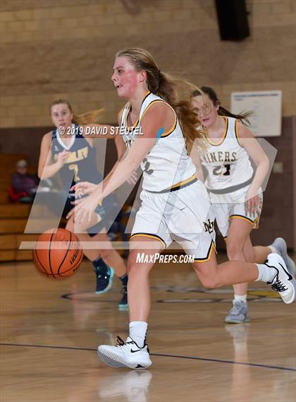 Thumbnail 3 in Gridley vs. Nevada Union (Chavez Christmas Classic) photogallery.