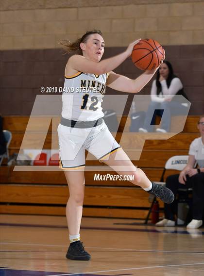 Thumbnail 2 in Gridley vs. Nevada Union (Chavez Christmas Classic) photogallery.