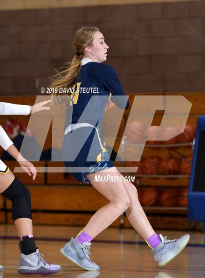 Thumbnail 2 in Gridley vs. Nevada Union (Chavez Christmas Classic) photogallery.