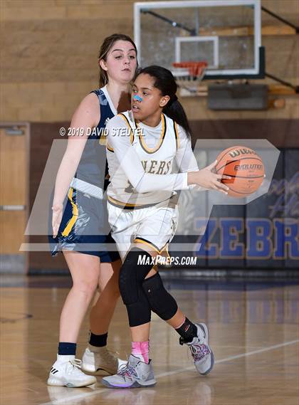 Thumbnail 2 in Gridley vs. Nevada Union (Chavez Christmas Classic) photogallery.