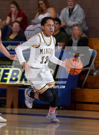 Thumbnail 3 in Gridley vs. Nevada Union (Chavez Christmas Classic) photogallery.