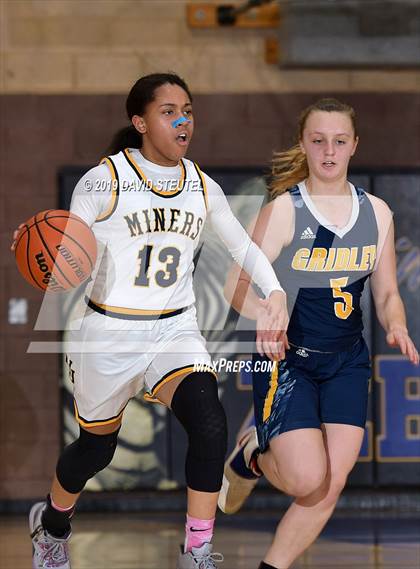 Thumbnail 2 in Gridley vs. Nevada Union (Chavez Christmas Classic) photogallery.