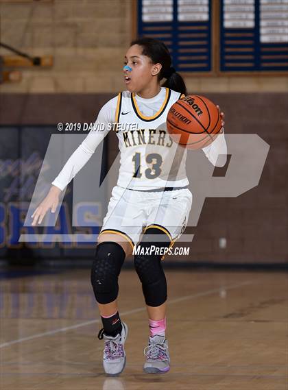 Thumbnail 1 in Gridley vs. Nevada Union (Chavez Christmas Classic) photogallery.