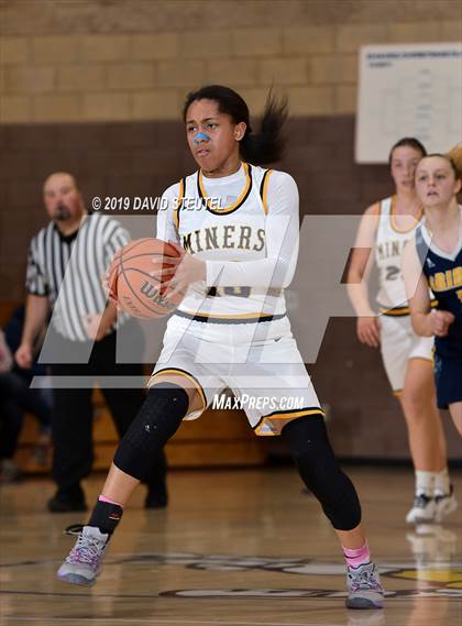 Thumbnail 2 in Gridley vs. Nevada Union (Chavez Christmas Classic) photogallery.