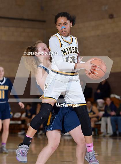 Thumbnail 2 in Gridley vs. Nevada Union (Chavez Christmas Classic) photogallery.