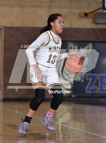 Thumbnail 3 in Gridley vs. Nevada Union (Chavez Christmas Classic) photogallery.