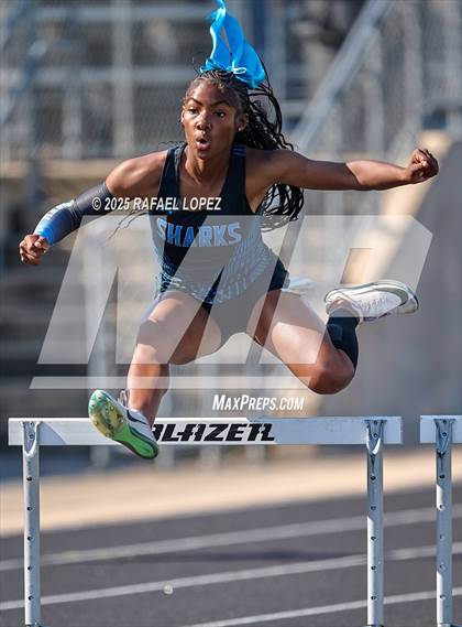 Thumbnail 2 in UIL 6A Track & Field Area 21&22 (300 Hurdles) photogallery.