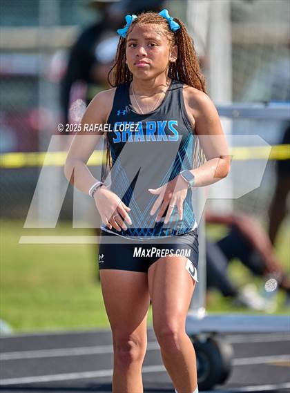 Thumbnail 3 in UIL 6A Track & Field Area 21&22 (300 Hurdles) photogallery.