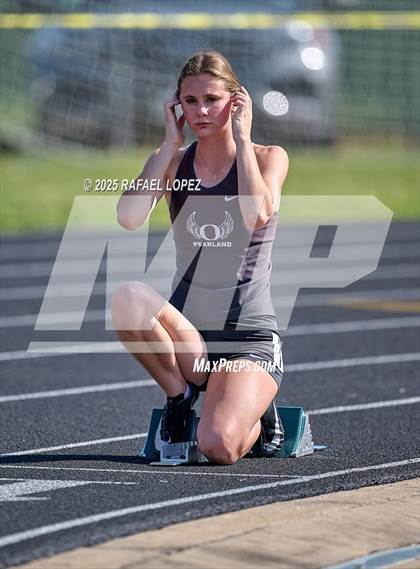 Thumbnail 1 in UIL 6A Track & Field Area 21&22 (300 Hurdles) photogallery.